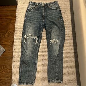 American Eagle women’s blue ripped jeans size 6